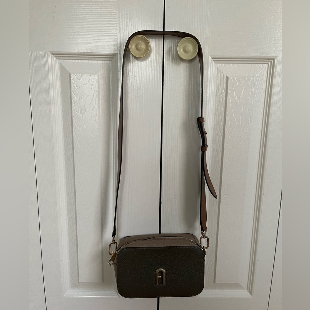 Nice Crossbody bag🤎🩶